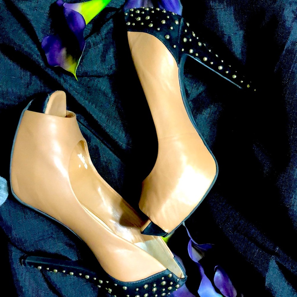 Jessica Simpson Peep toe pump